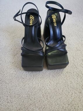 Liliana Black Strappy Square-Toe Platform Heels